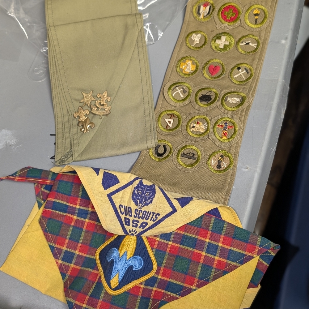 Cub Scouts BSA Neckerchief and Badge Set 1934